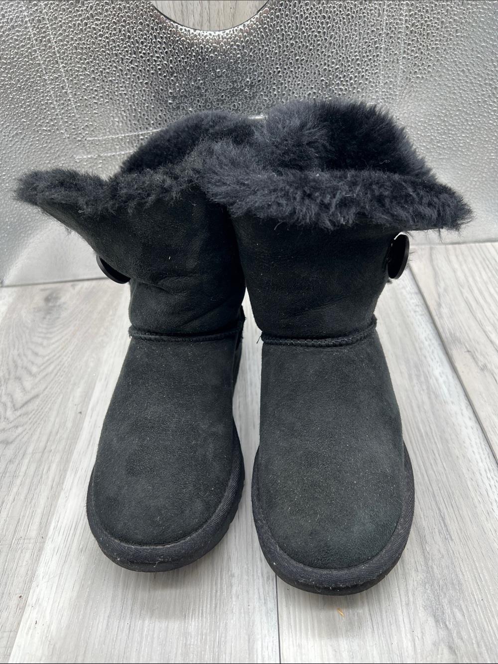 Women's 6 UGG Bailey Button Black Classic Shortl Boots 5803